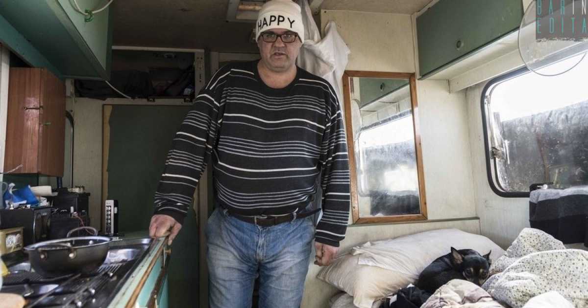 Bari, la coppia torna a vivere nel camper: �Il Comune ci aveva spedito tra i drogati�